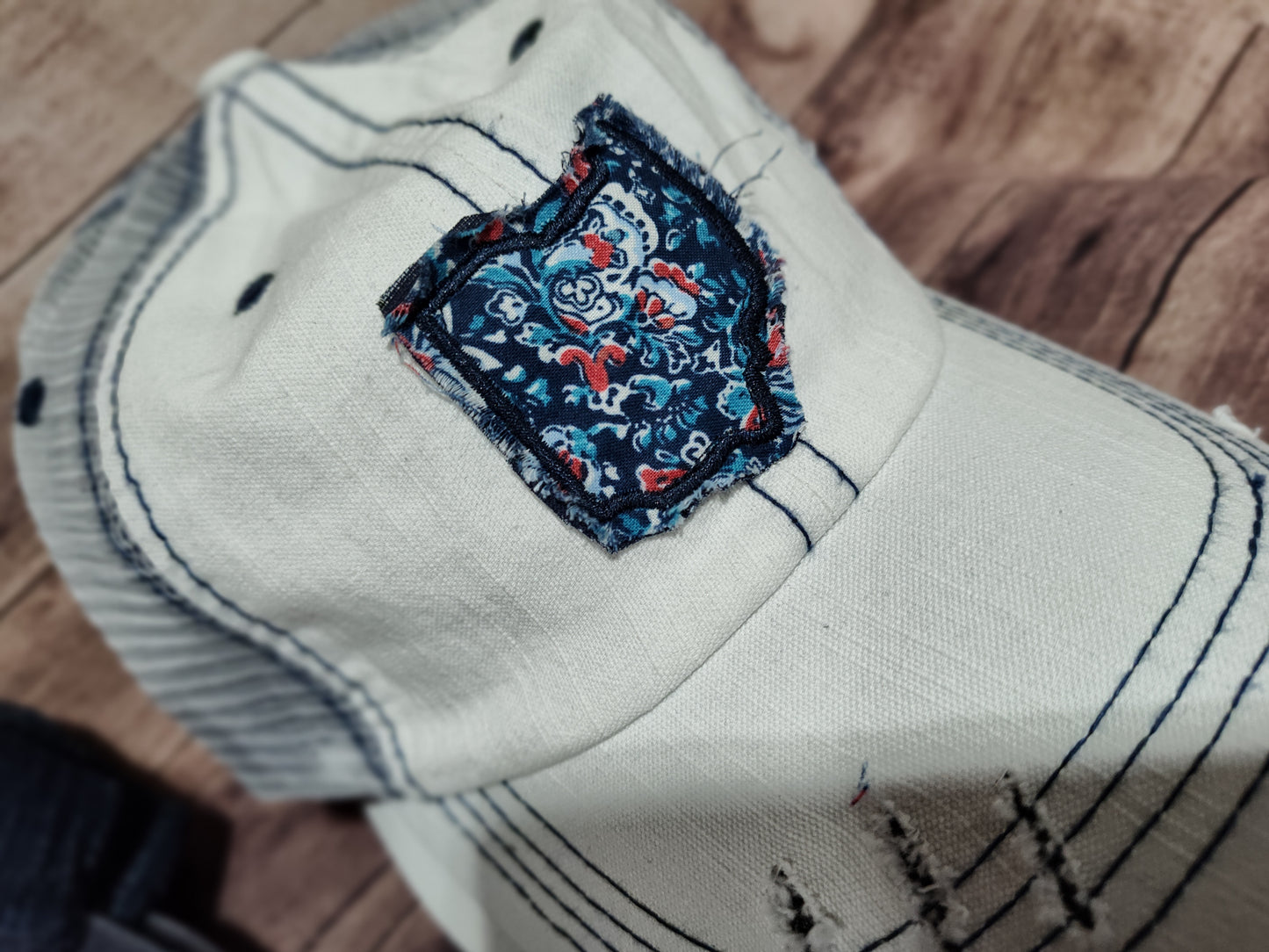 Unstructured, worn-in VINTAGE TRUCKER HATS